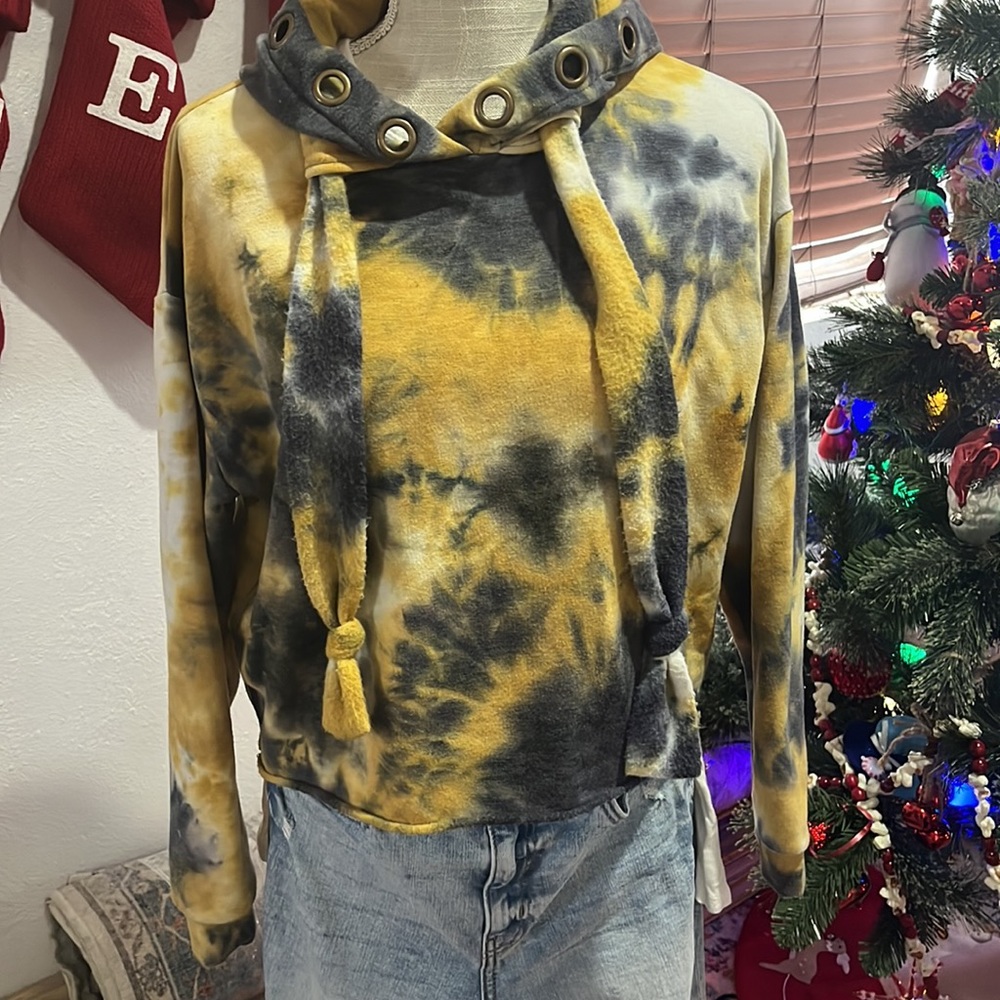 Gilded intent hooded sweatshirt BKE